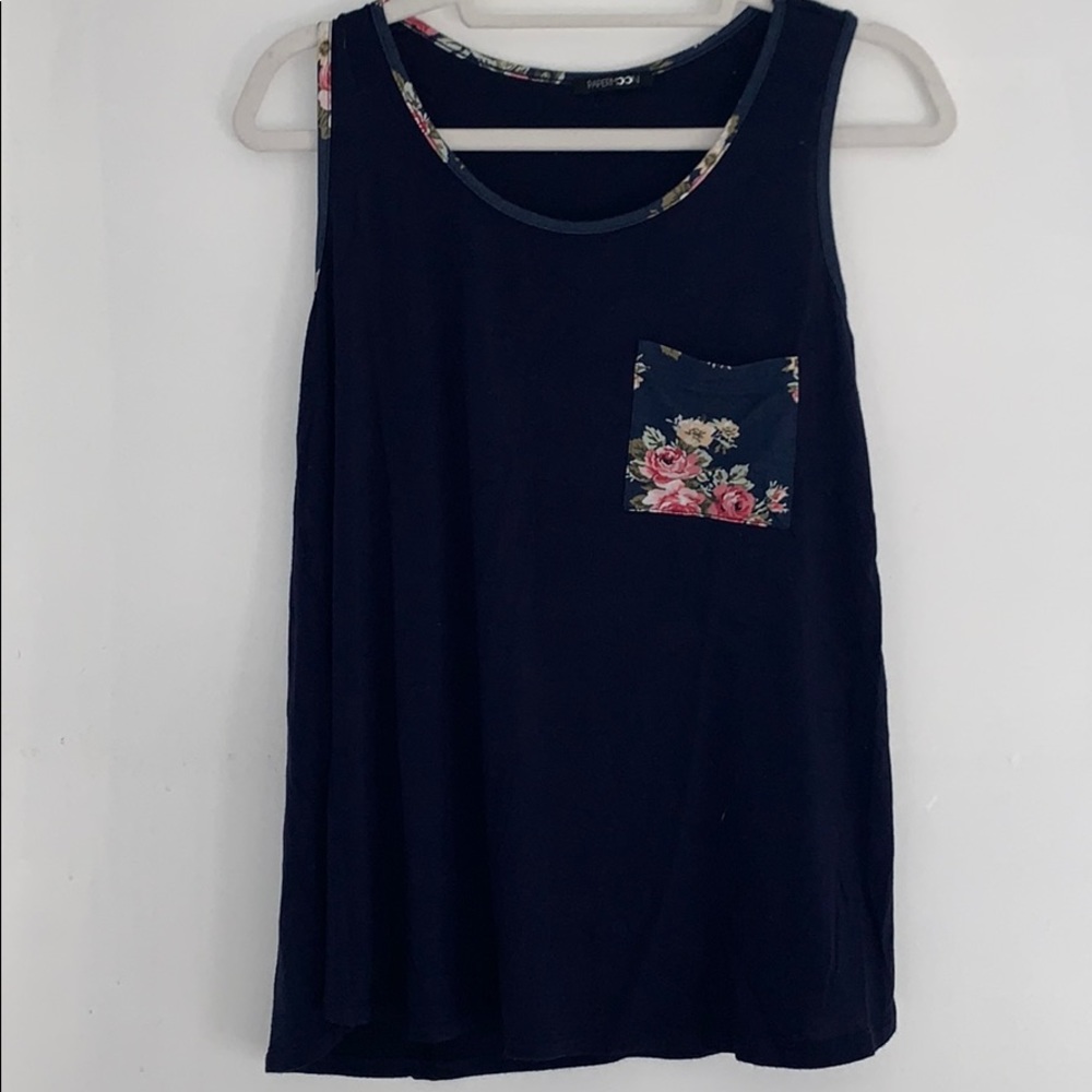 Women’s tank top with floral pocket and trim